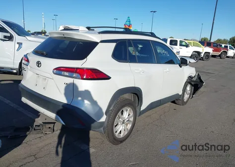 2022 Toyota Corolla Cross Le z USA, uszkodzony, nr VIN 7MUCAAAG5NV001439